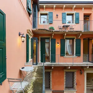 Domus - Elegante Residenza Satiro Apartment Verona
